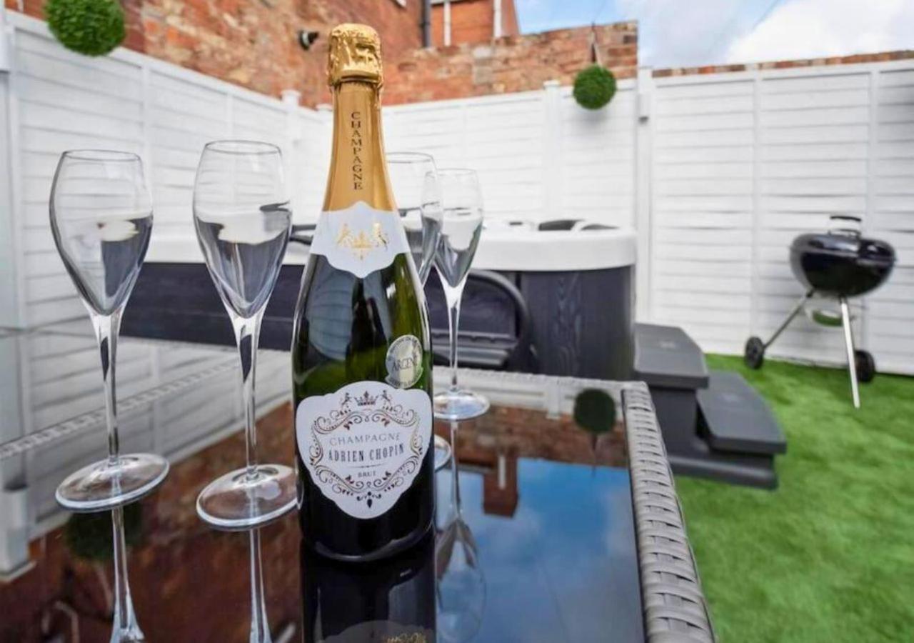 Amberley House - With Hot Tub + Free Parking * York